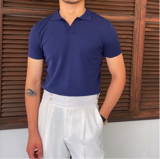 Přiléhavé V-krční polo
