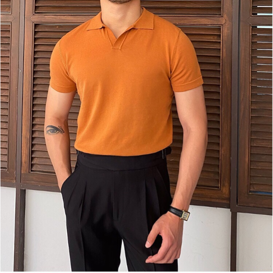 Přiléhavé V-krční polo